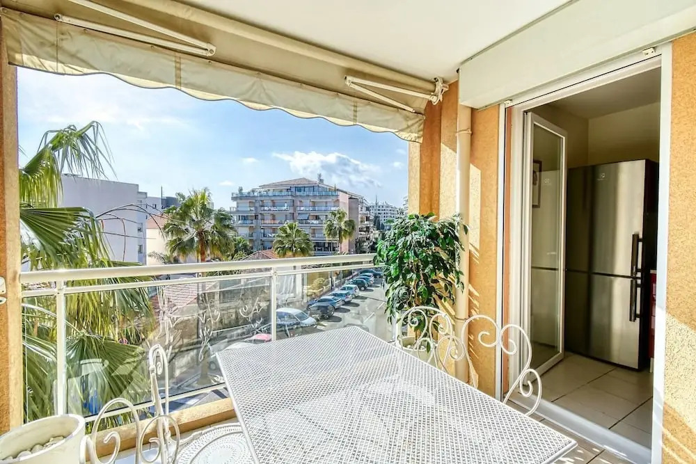HESPE - Beautiful 2 bed apartment only 50m from the beach!