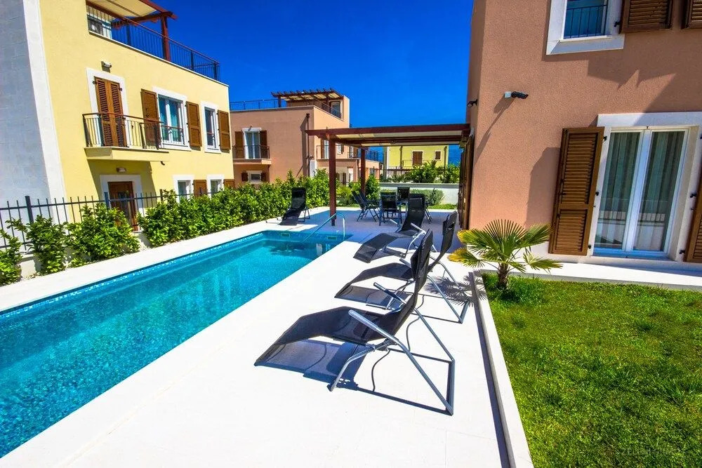 Villa Melograno by Domus Mirus - Rooftop Cinema, Pool, 6-Minute Walk to Beach