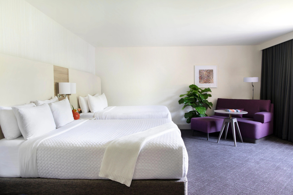 Crowne Plaza Atlanta Perimeter at Ravinia by IHG