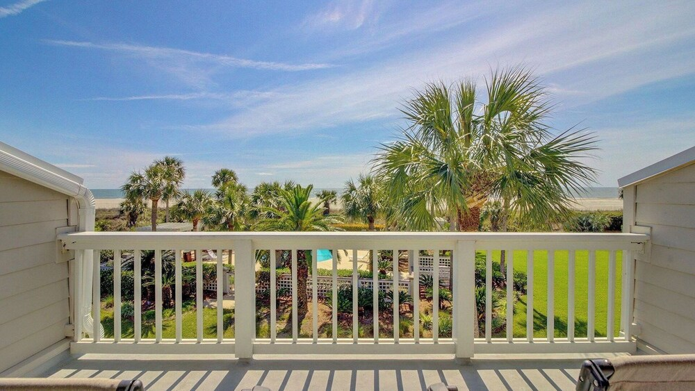 20 Beach Club Villa by AvantStay