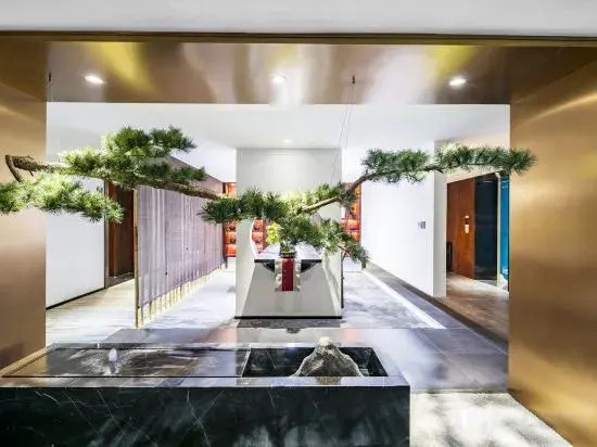 QIANNA HOTEL (Zhenghong City Provincial People's Hospital)