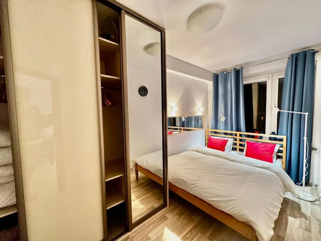 DECOR 2 metro fast WiFI 55’TV Netflix HBO cozy