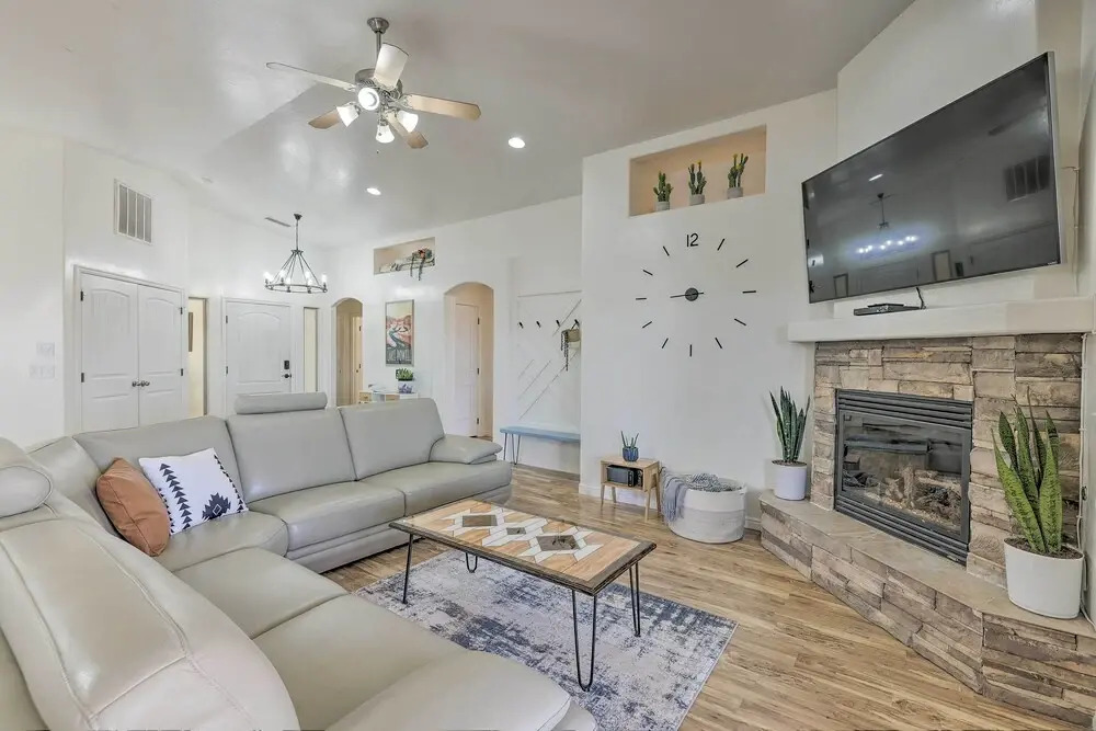 Modern Page Retreat w/ View, 9 Mi to Wahweap Beach
