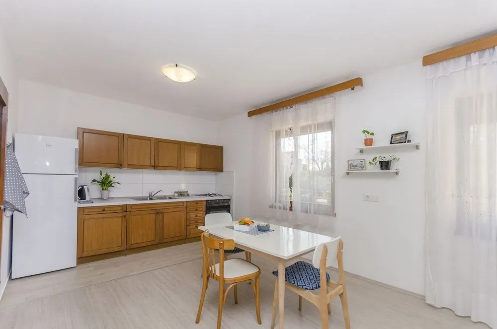 Apartments and Rooms Antee