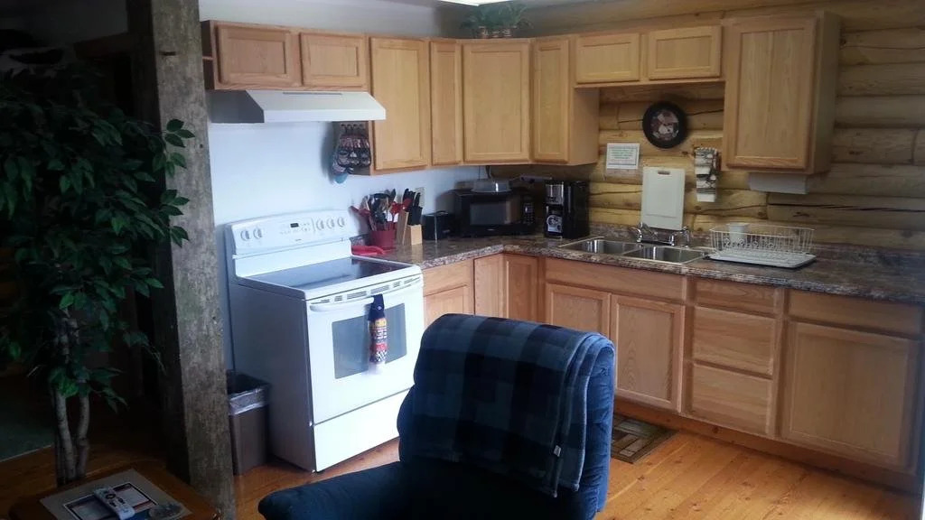 Wolf Den Log Cabin Motel and RV Park