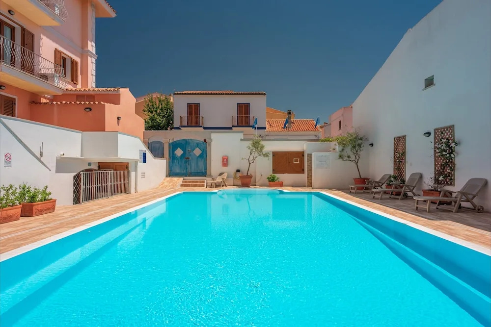 Relaxing Cristal Blu Studio Sleeps 3 Num1489