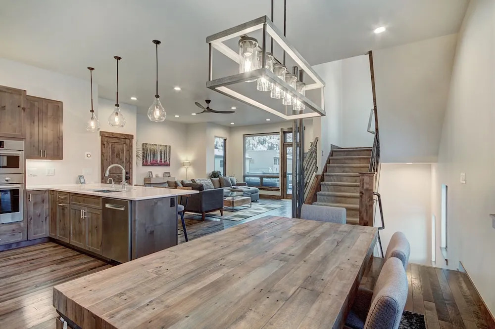 5th Ave #2 3br 3ba 3 Bedroom Townhouse
