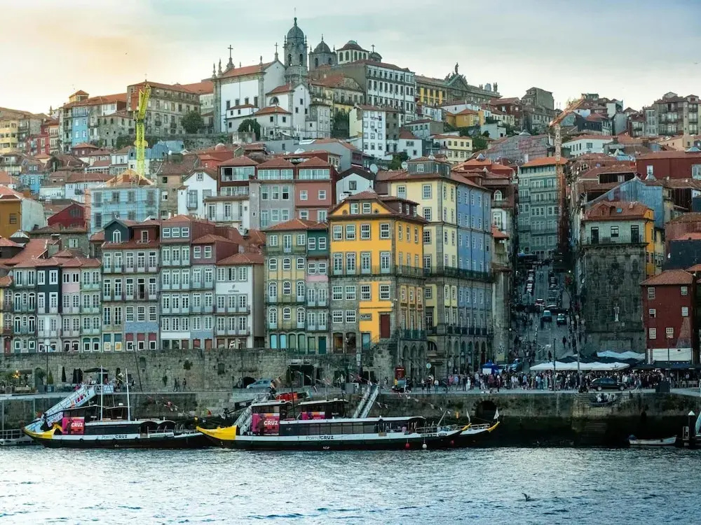 Stylish Porto studio with city views