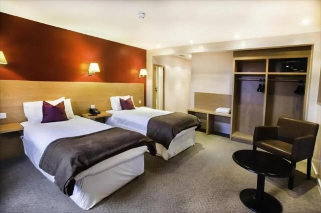 OYO The Luton Hotel