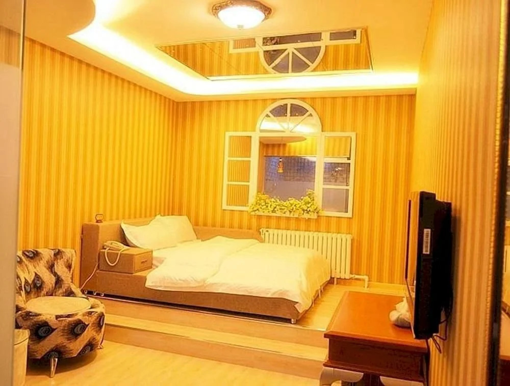 Liuguang Yicai Theme Hotel Harbin