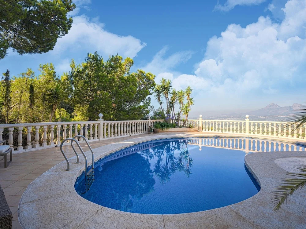 Villa With Exceptional Panoramic Views, Private Pool in Altea Hills