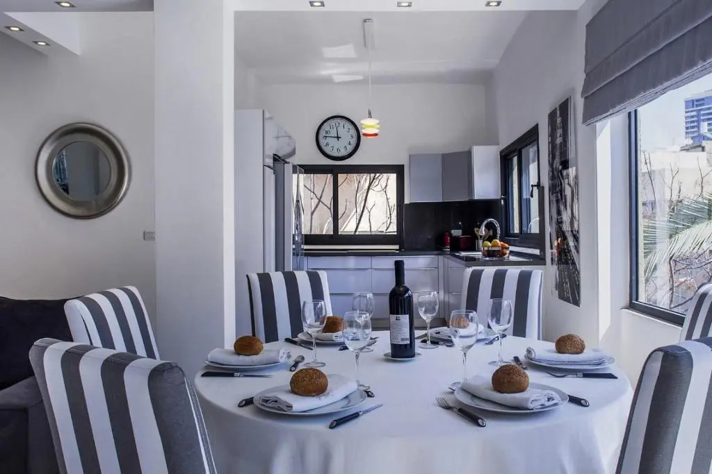 Brilliant 3BR in Shalom Aleichem 27 by HolyGuest