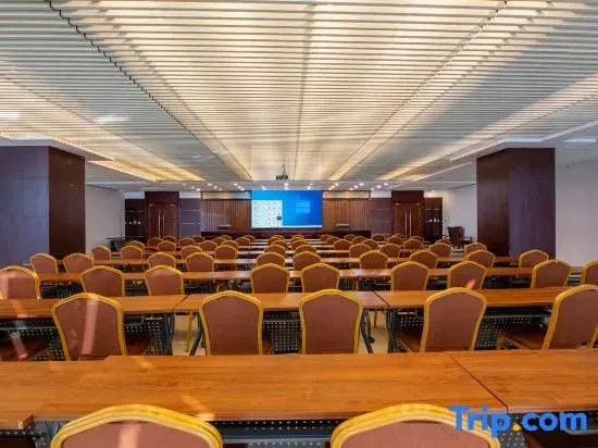 Victoria Harbour International Hotel