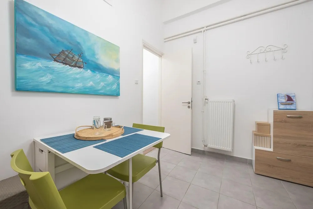 Cloudkeys Spacious Family Home in Thisio