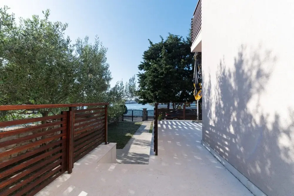Tiho - 10m From the Beach - SA1 Potkrovlje