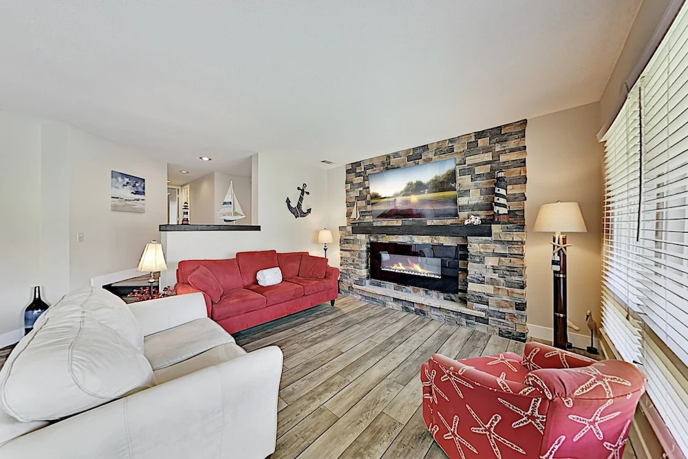 New Listing! Anchorage W/ Pool & Hot Tub 2 Bedroom Villa