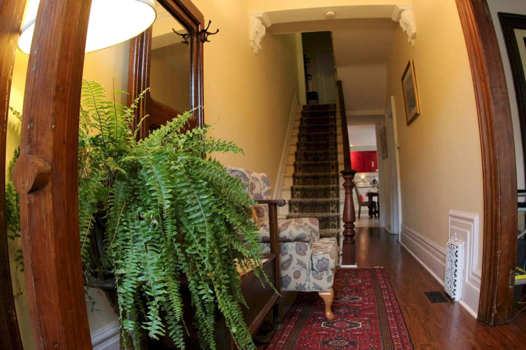 Toronto Garden Inn Bed & Breakfast