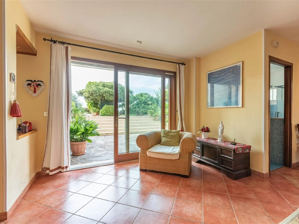 Splendid Villa with swimming pool a stone's throw from Palermo
