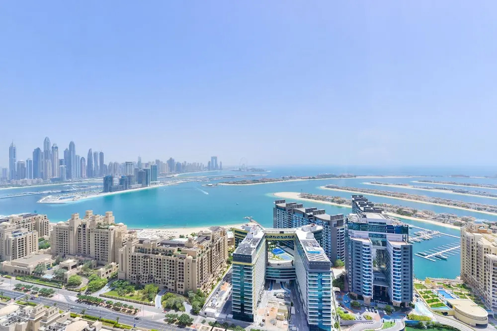 Ultra Luxury Palm Tower with Shared Hotel Facilities