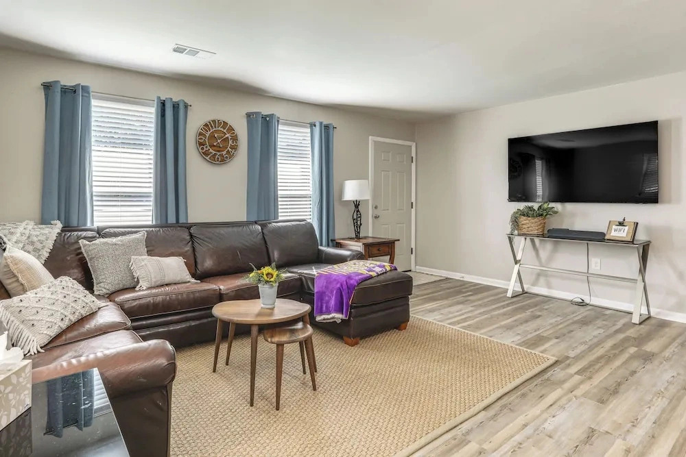 Tiger Town Retreat: Spacious Home for Groups