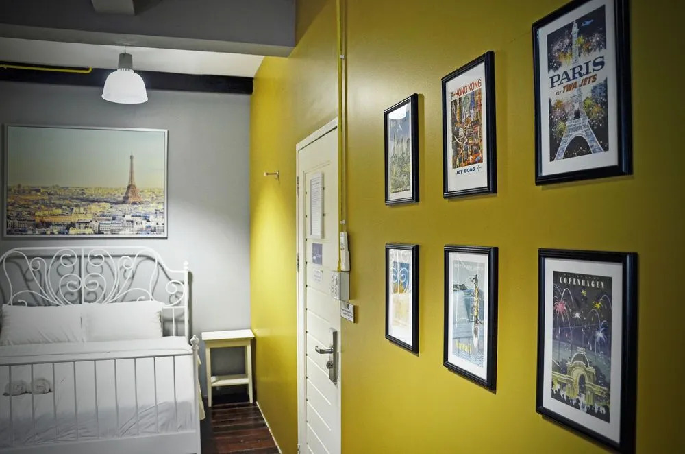 GOODFELLAS THONG LO HOSTEL #No check-in after 5pm #Please submit arrival time after booking