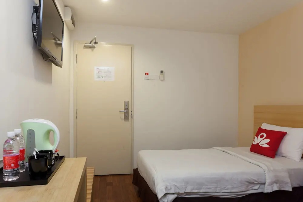 ZEN Rooms Opposite YMCA