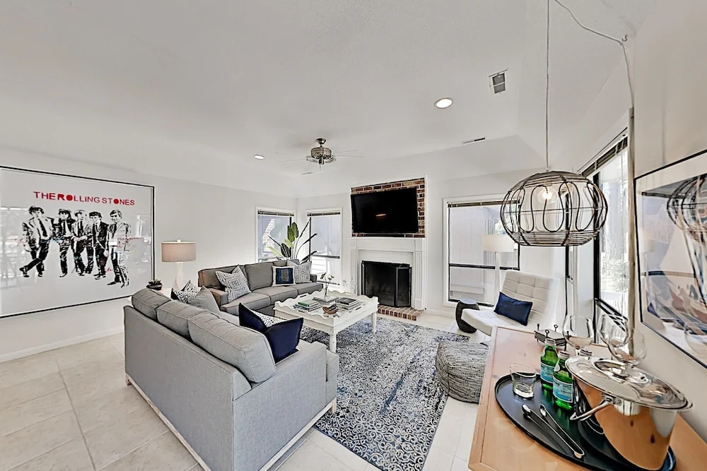 New Listing! All-Suite Harbour Town Gem Near Beach Home