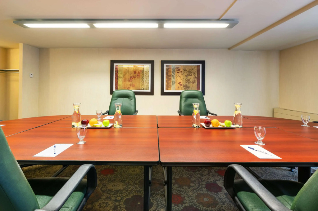Allure Hotel & Conference Center