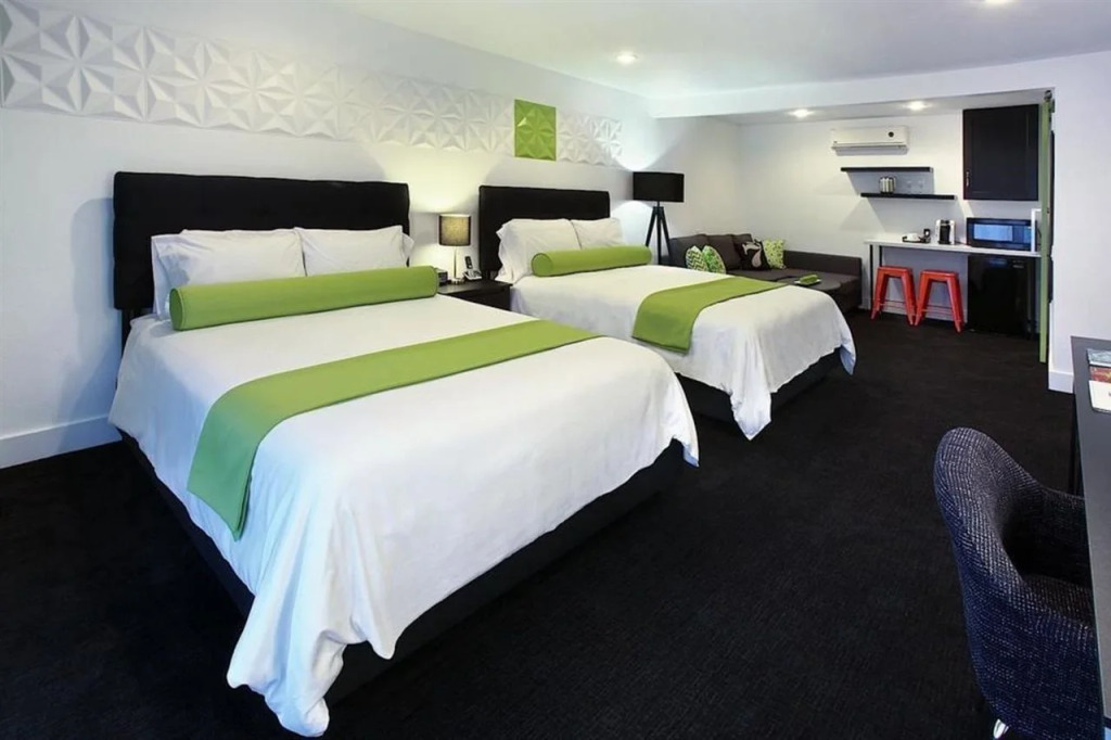 7 Springs Inn & Suites