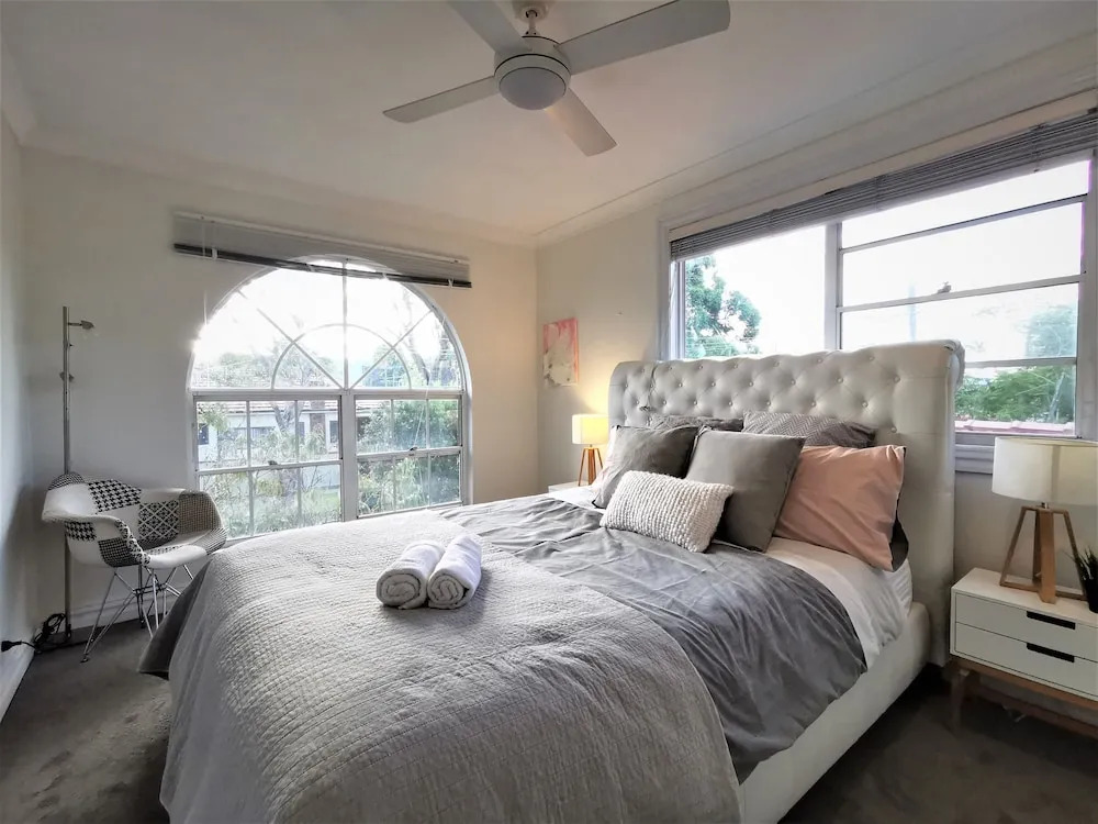Comfy 4 Bedroms Corner House