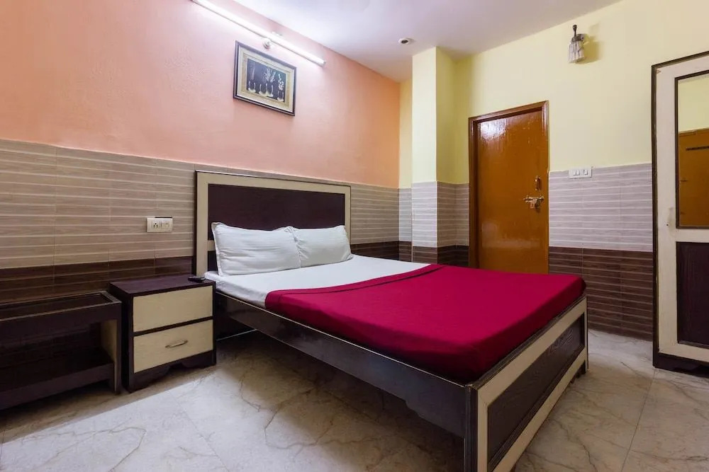 Spot On 46066 Hotel Azizia Residency