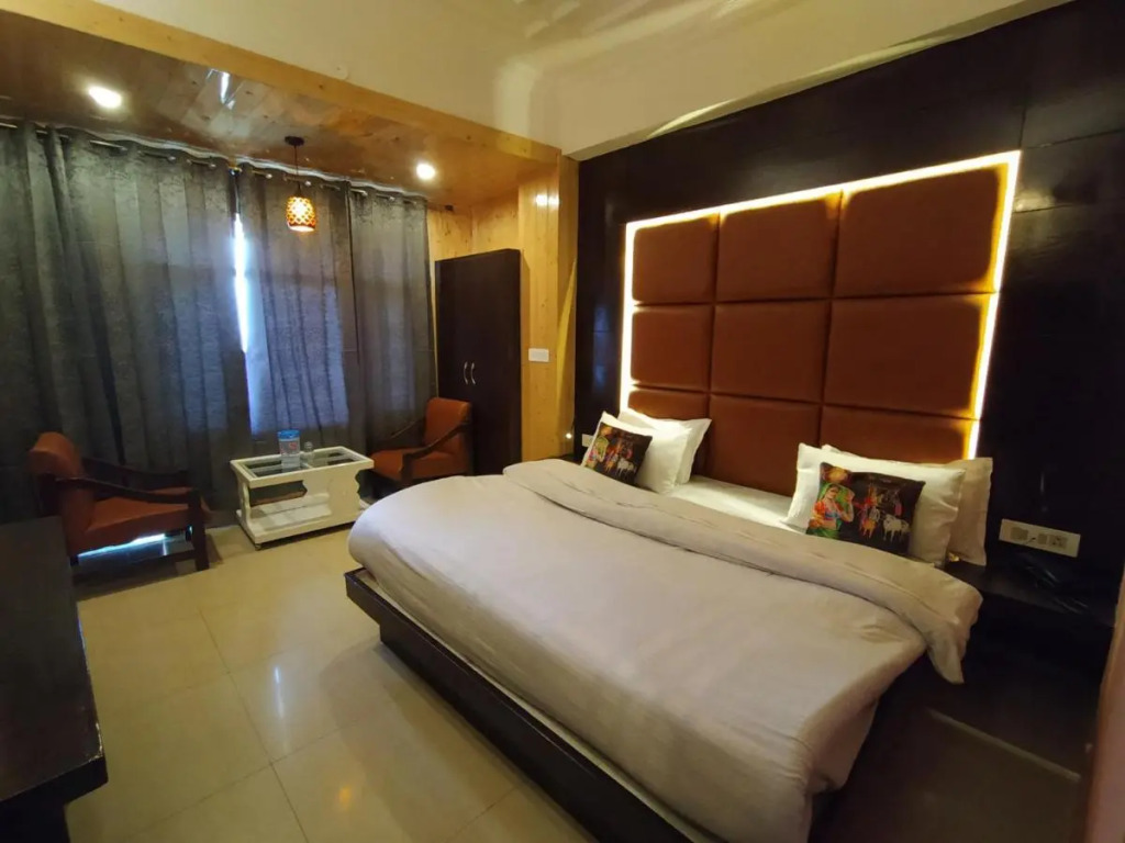 Hotel Atithi, Near Yes Bank, Mall Road, Mussoorie