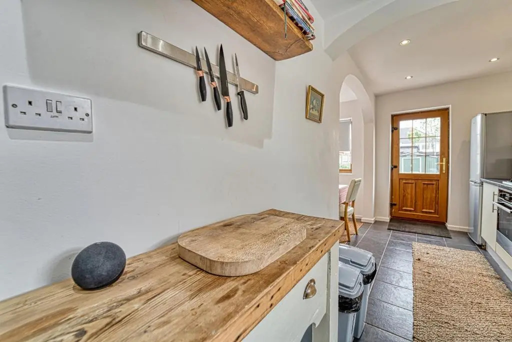Cosy 3 Bedroom Home with Parking