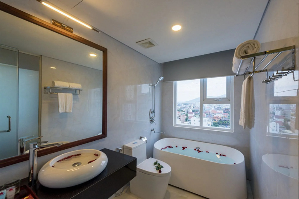 Crystal hotel by Ha My