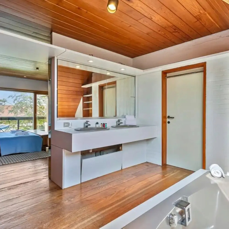 Modernist Design House With Garden Near the Beach