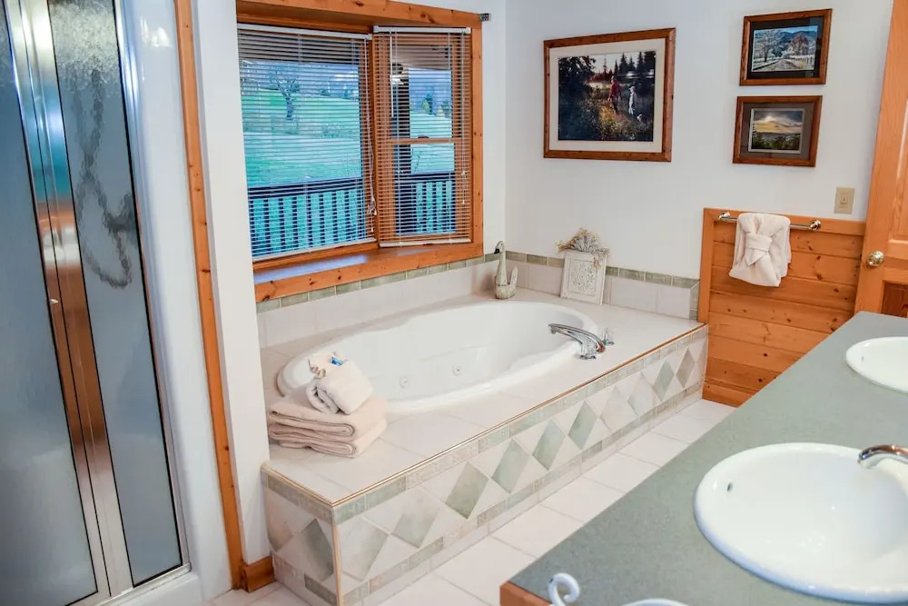 MAKING MEMORIES - 3 Br Cabin
