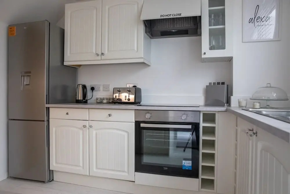 Beautiful Modern & Contemporary Home Close to City