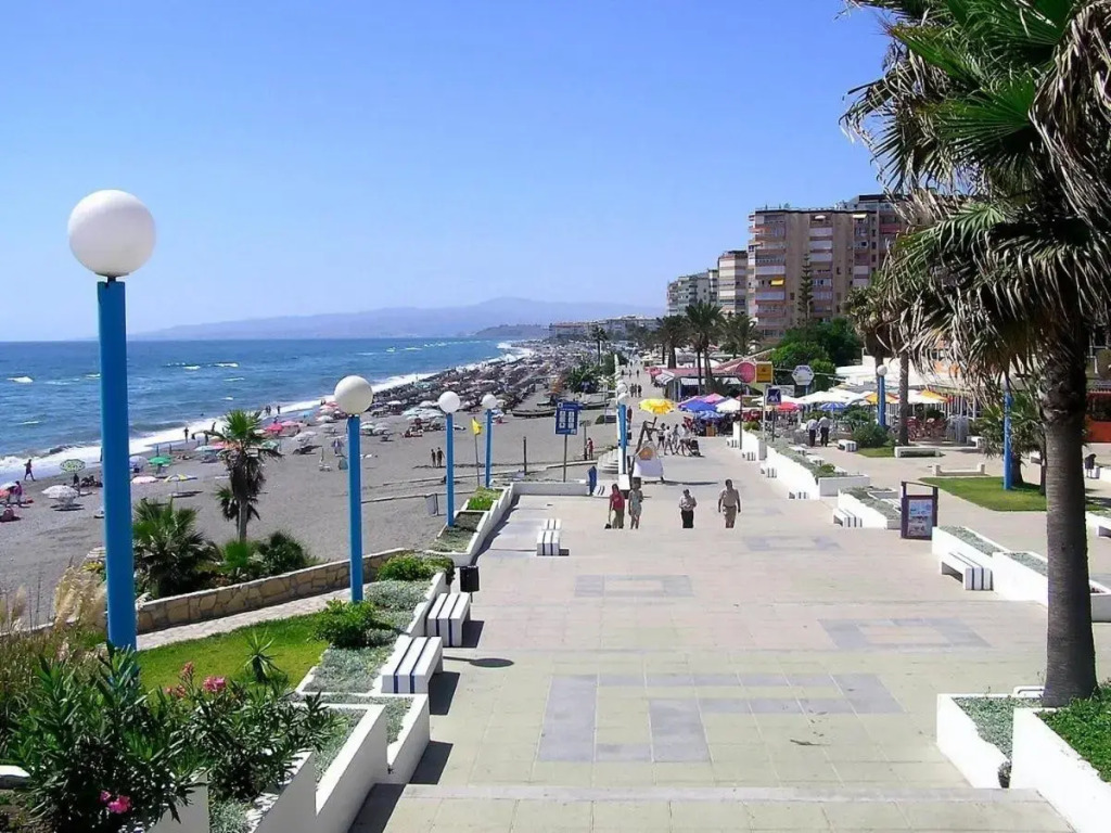 Apartamento en Torrox: 2 dormitorio wifi y piscina