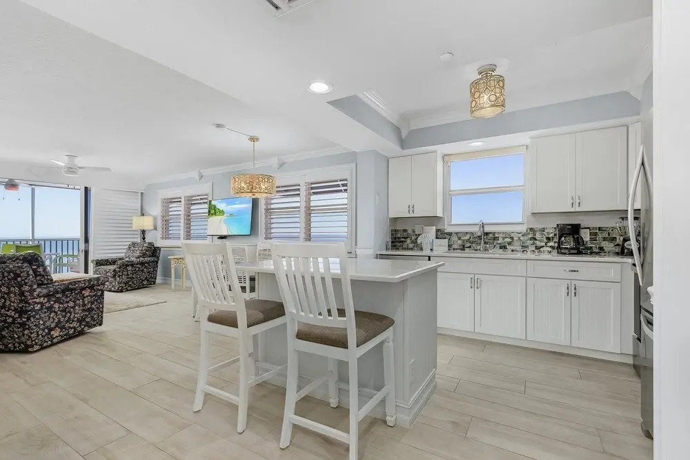 Beach Villas 706 Top-floor Condo W/ Gulf Views, Pool 2 Bedroom Condo