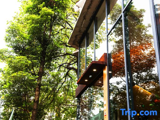 Wuxuan Hotel (Shapingba High-speed Railway Station Chongqing University)