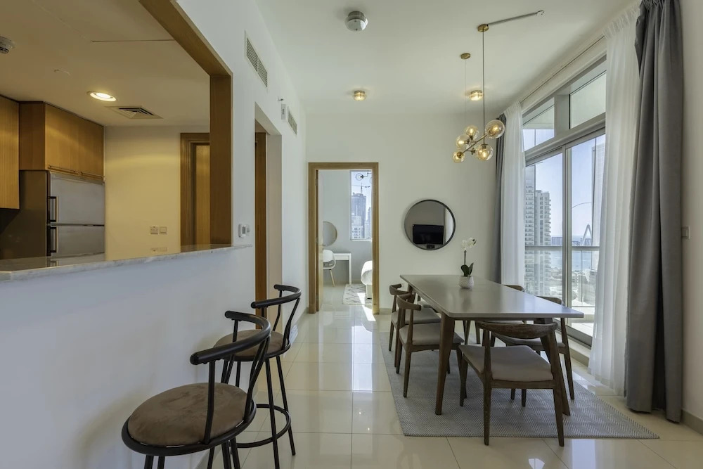 Sleek & Serene Apartment w/ Stunning Marina Views