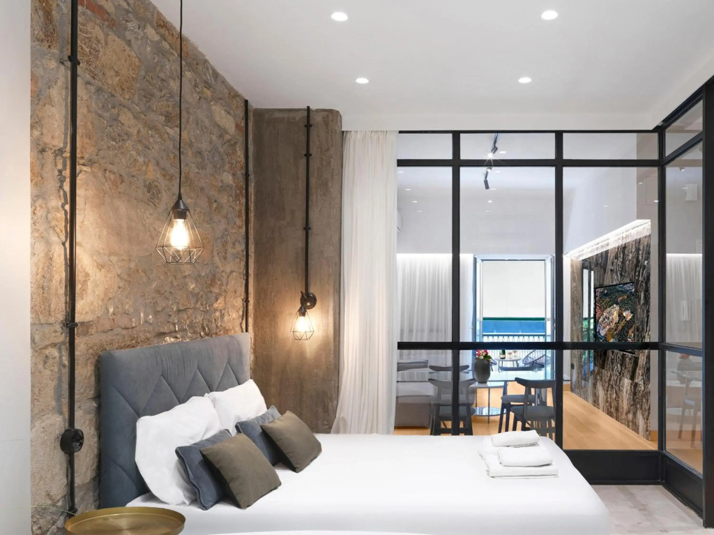 5 star lux suite in Kolonaki.