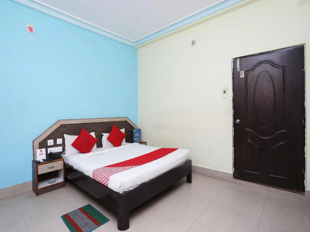 OYO 3066 D2 Holiday Inn