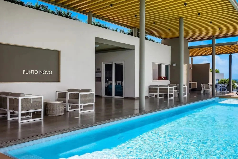 5th-floor apt Near the Ocean With Infinity Rooftop Pool, Balcony, Washer/dryer