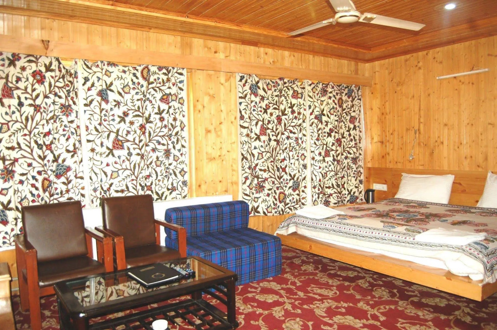 Paradise Hotels