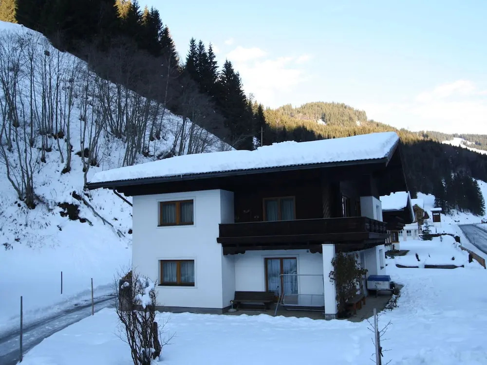 Apartment in Dienten near Ski Lift