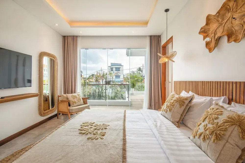 Coastal Comfort: Cozy 4BR Villa, 5 Min Walk to Finns Beach