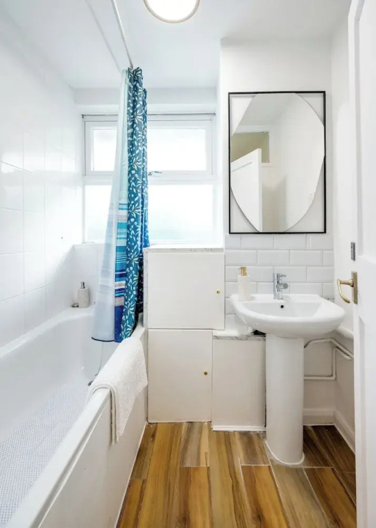 Cozy 2 bedroom flat- Heart of Victoria