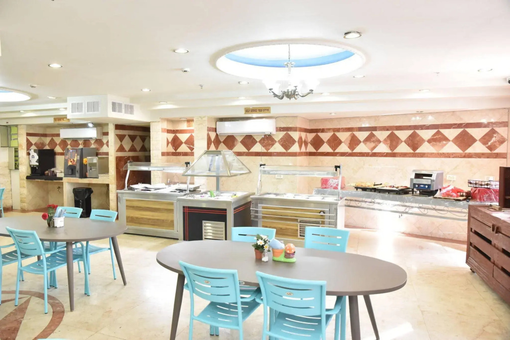 Hotel Maman