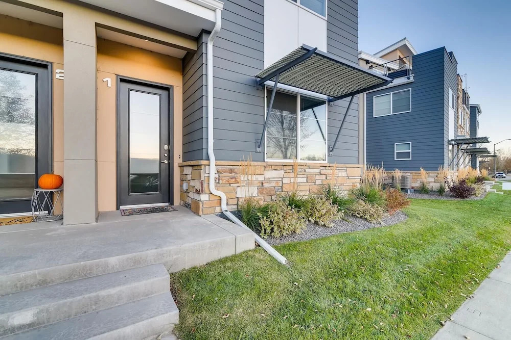 Fancy Townhome near Old Town, Breweries and River!